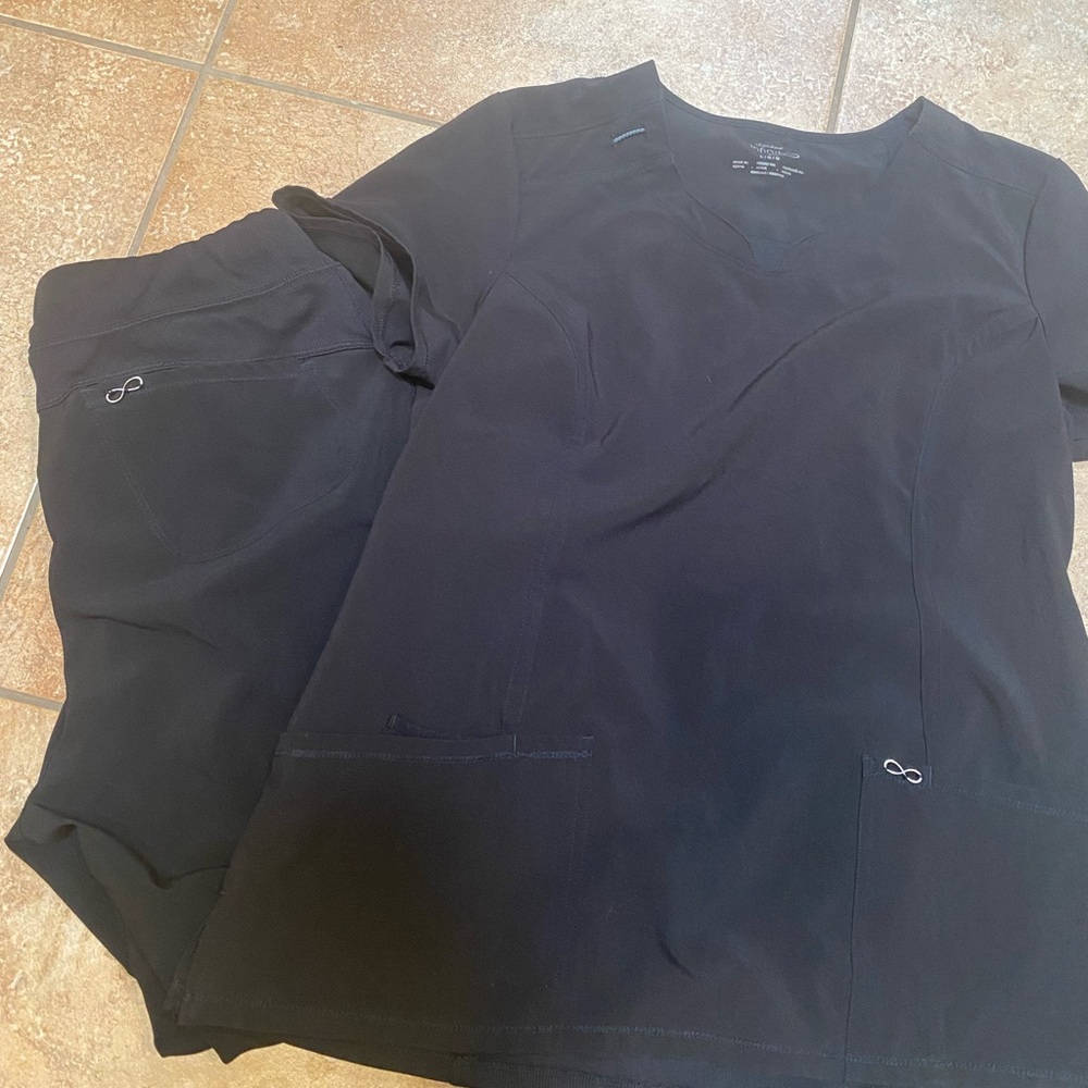 Set of scrubs- Cherokee Infinity in black. GUC.